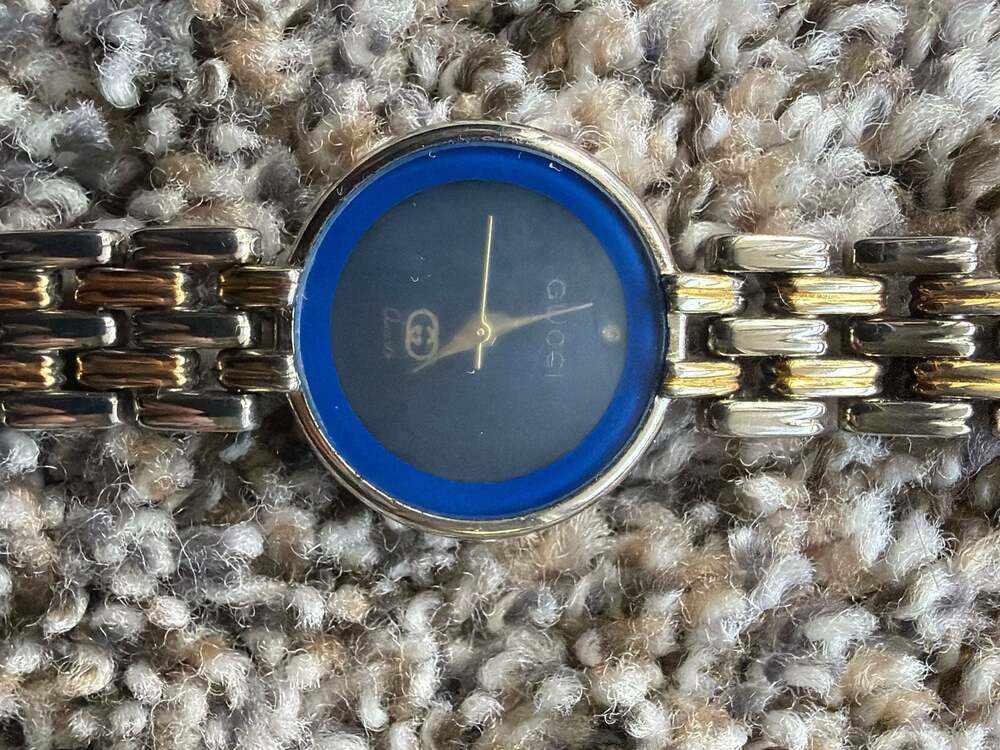 Vintage Gucci 9200L Two-Tone Ladies Watch with Blue Bezel and Link Bracelet - Picture 2 of 4